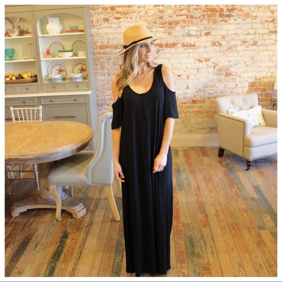 ✨LAST✨Black cold shoulder button up maxi dress - Picture 4 of 5